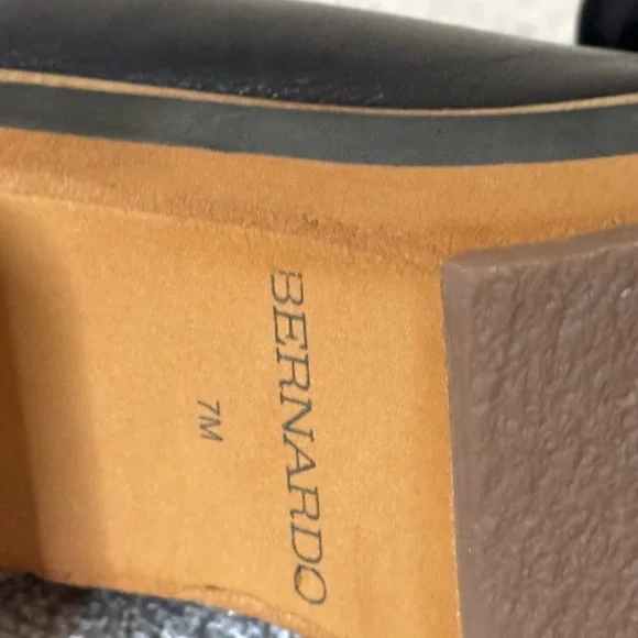 Bernardo Black Mules with Bow and Block Heel - Picture 5 of 12